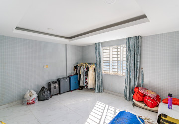 4 Bedroom Link House For Sale - Nirouth, Phnom Penh thumbnail