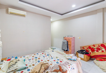 4 Bedroom Link House For Sale - Nirouth, Phnom Penh thumbnail
