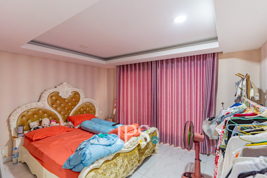 4 Bedroom Link House For Sale - Nirouth, Phnom Penh