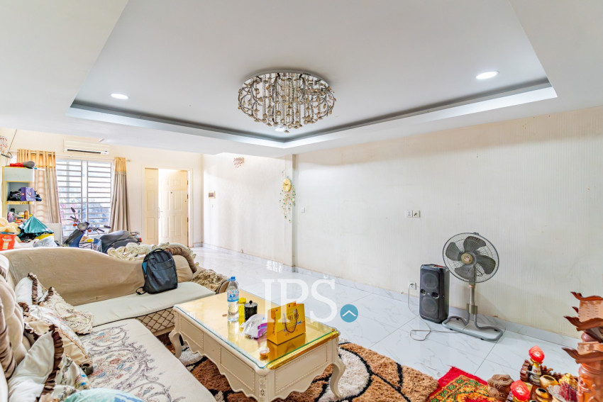 4 Bedroom Link House For Sale - Nirouth, Phnom Penh