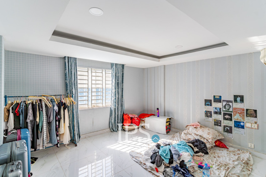 4 Bedroom Link House For Sale - Nirouth, Phnom Penh