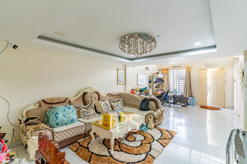 4 Bedroom Link House For Sale - Nirouth, Phnom Penh