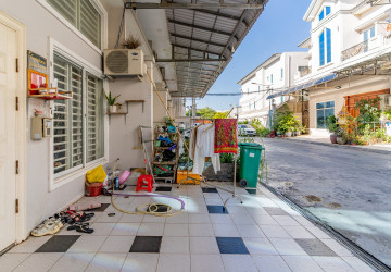 4 Bedroom Link House For Sale - Nirouth, Phnom Penh thumbnail
