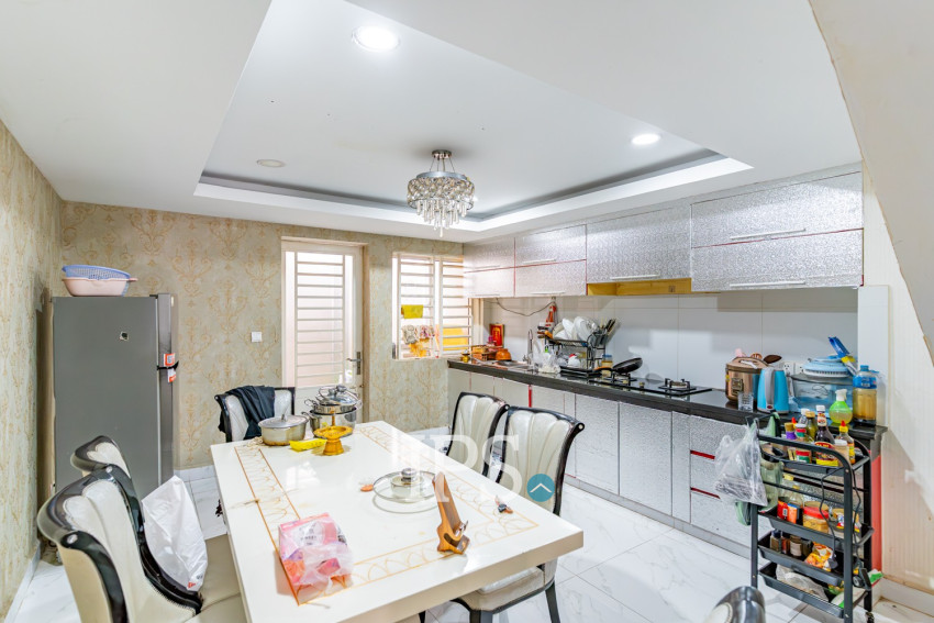 4 Bedroom Link House For Sale - Nirouth, Phnom Penh
