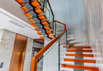 4 Bedroom Serviced Apartment For Rent - BKK1, Phnom Penh thumbnail