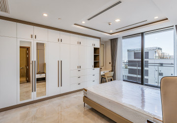 4 Bedroom Serviced Apartment For Rent - BKK1, Phnom Penh thumbnail