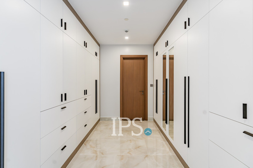 4 Bedroom Serviced Apartment For Rent - BKK1, Phnom Penh