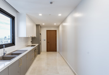 4 Bedroom Serviced Apartment For Rent - BKK1, Phnom Penh thumbnail