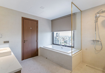 4 Bedroom Serviced Apartment For Rent - BKK1, Phnom Penh thumbnail