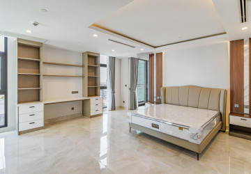 4 Bedroom Serviced Apartment For Rent - BKK1, Phnom Penh thumbnail