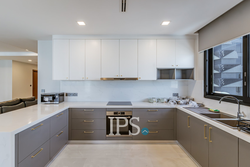 4 Bedroom Serviced Apartment For Rent - BKK1, Phnom Penh
