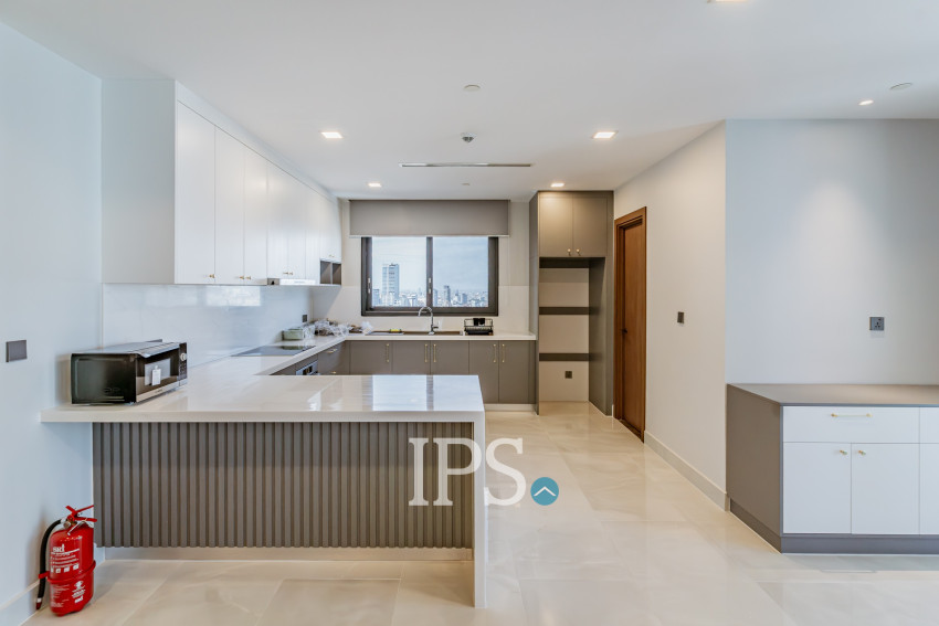 4 Bedroom Serviced Apartment For Rent - BKK1, Phnom Penh