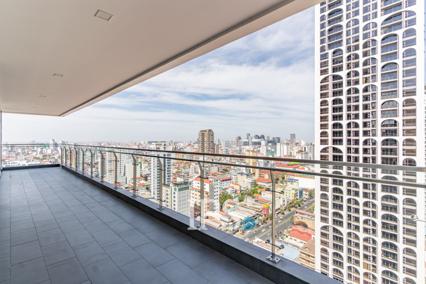 4 Bedroom Serviced Apartment For Rent - BKK1, Phnom Penh