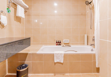 2 Bedroom Serviced Apartment For Rent - Chakto Mukh, Phnom Penh thumbnail