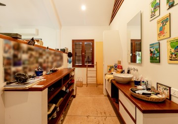 5 Bedroom Luxury Villa For Rent - Svay Dangkum, Siem Reap thumbnail