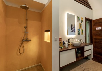 5 Bedroom Luxury Villa For Rent - Svay Dangkum, Siem Reap thumbnail