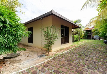 5 Bedroom Luxury Villa For Rent - Svay Dangkum, Siem Reap thumbnail