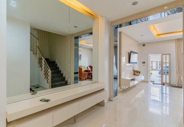 4 Bedroom Twin Villa For Rent - Borey Peng Houth The Star Quaterial, Sen Sok, Phnom Penh thumbnail