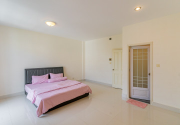 4 Bedroom Twin Villa For Rent - Borey Peng Houth The Star Quaterial, Sen Sok, Phnom Penh thumbnail