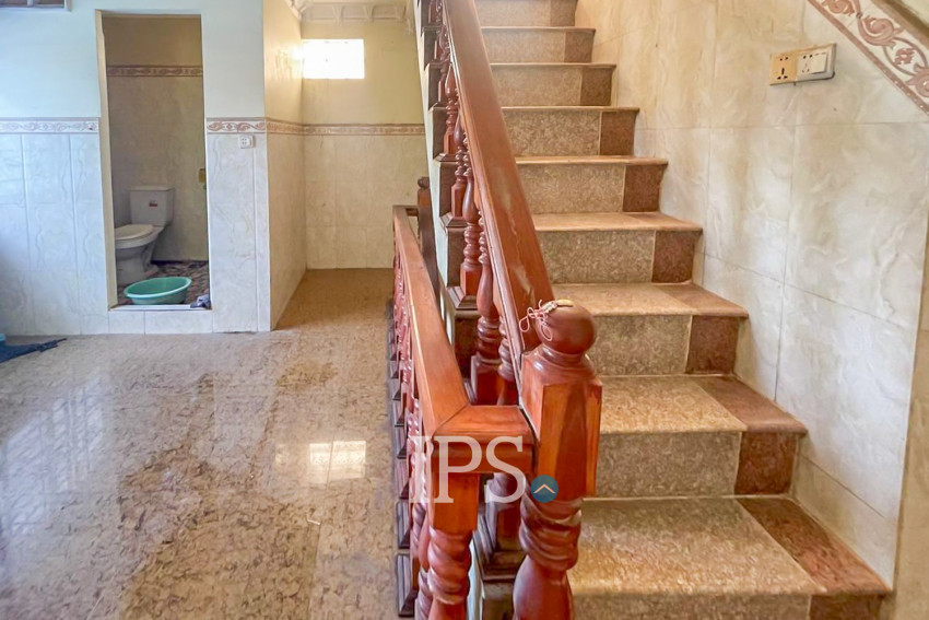 351 Sqm Land with Warehouse For Rent - Samraong Kraom, Phnom Penh