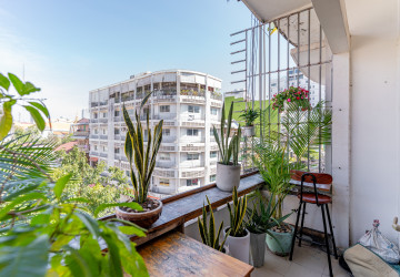 Renovated 1 Bedroom Apartment For Rent - Phsar Kandal 1, Phnom Penh thumbnail