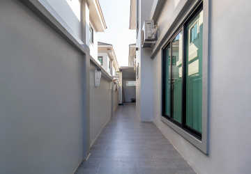 4 Bedroom House For Sale - Borey Tourism, Kandaek, Prasat Bakong, Siem Reap thumbnail