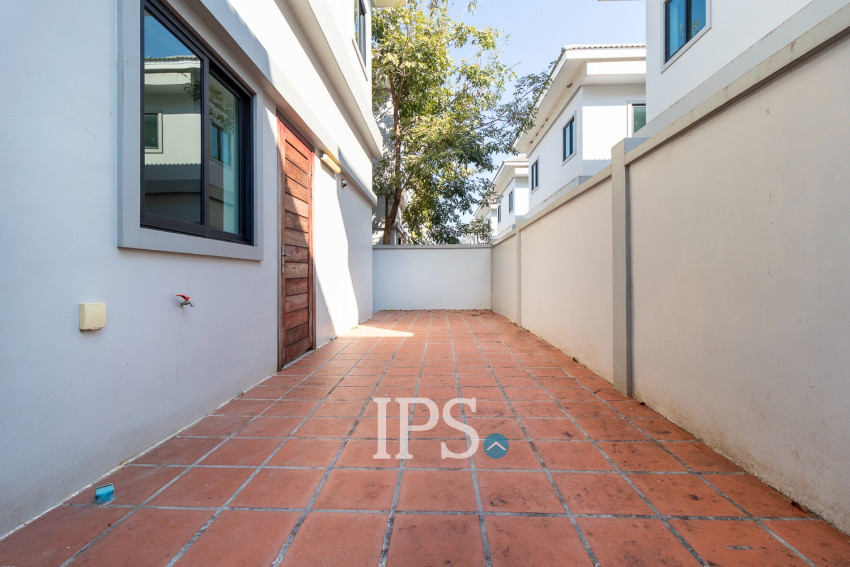 4 Bedroom House For Rent - Borey Tourism, Kandaek, Prasat Bakong, Siem Reap