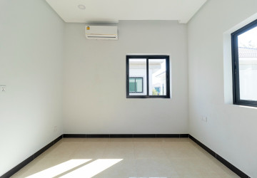 4 Bedroom House For Rent - Borey Tourism, Kandaek, Prasat Bakong, Siem Reap thumbnail