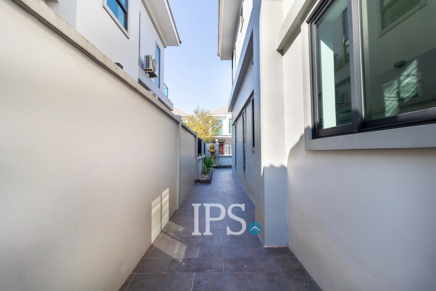 4 Bedroom House For Rent - Borey Tourism, Kandaek, Prasat Bakong, Siem Reap