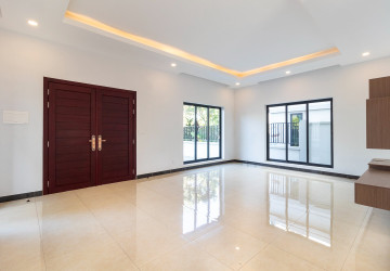 4 Bedroom House For Rent - Borey Tourism, Kandaek, Prasat Bakong, Siem Reap thumbnail