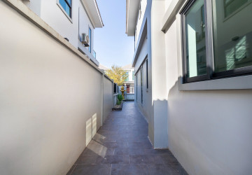 4 Bedroom House For Rent - Borey Tourism, Kandaek, Prasat Bakong, Siem Reap thumbnail