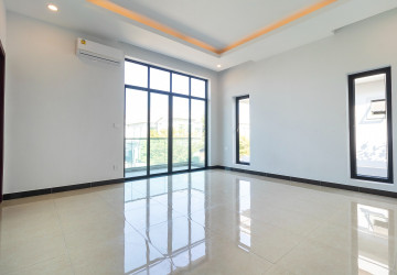 4 Bedroom House For Rent - Borey Tourism, Kandaek, Prasat Bakong, Siem Reap thumbnail