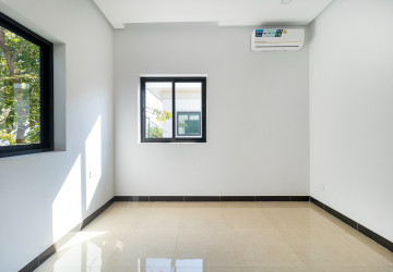 4 Bedroom House For Rent - Borey Tourism, Kandaek, Prasat Bakong, Siem Reap thumbnail