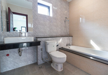 4 Bedroom House For Rent - Borey Tourism, Kandaek, Prasat Bakong, Siem Reap thumbnail