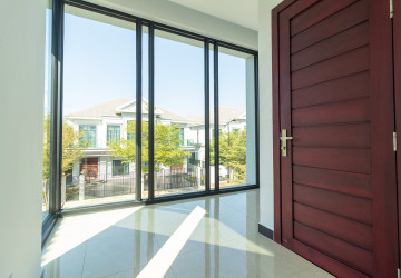 4 Bedroom House For Rent - Borey Tourism, Kandaek, Prasat Bakong, Siem Reap thumbnail