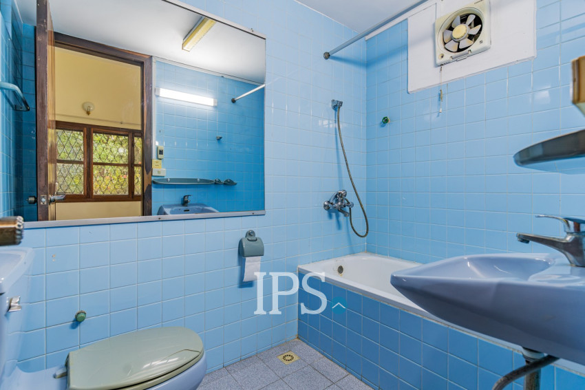 8 Bedroom Commercial Villa For Rent - BKK1, Phnom Penh