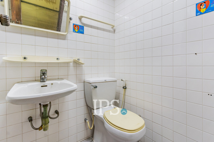 8 Bedroom Commercial Villa For Rent - BKK1, Phnom Penh