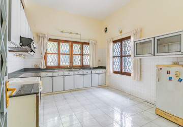 8 Bedroom Commercial Villa For Rent - BKK1, Phnom Penh thumbnail