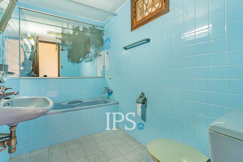 8 Bedroom Commercial Villa For Rent - BKK1, Phnom Penh