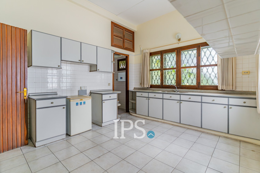 8 Bedroom Commercial Villa For Rent - BKK1, Phnom Penh