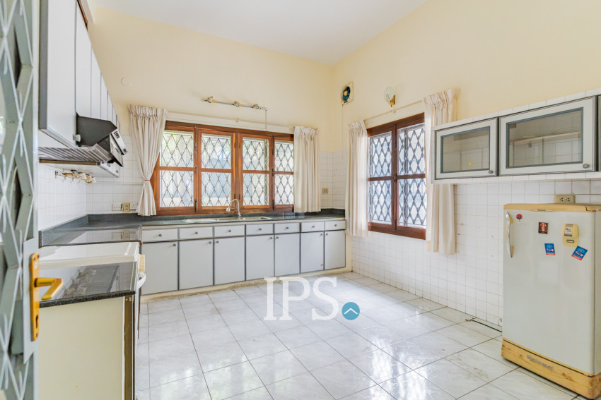 8 Bedroom Commercial Villa For Rent - BKK1, Phnom Penh
