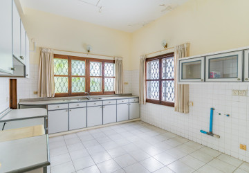 8 Bedroom Commercial Villa For Rent - BKK1, Phnom Penh thumbnail