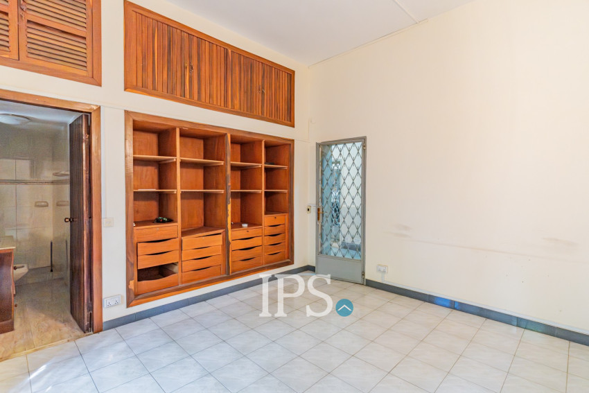 8 Bedroom Commercial Villa For Rent - BKK1, Phnom Penh