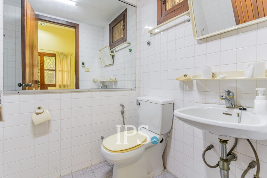 8 Bedroom Commercial Villa For Rent - BKK1, Phnom Penh