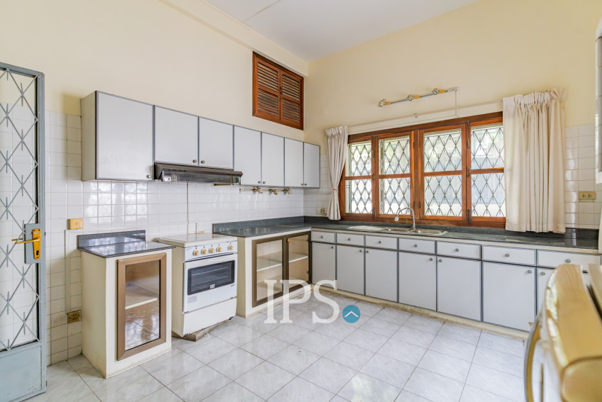 8 Bedroom Commercial Villa For Rent - BKK1, Phnom Penh