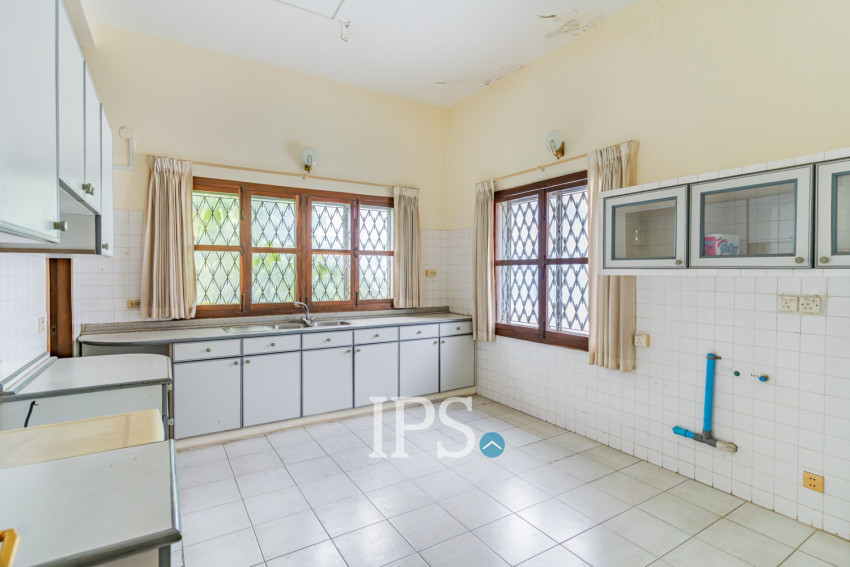 8 Bedroom Commercial Villa For Rent - BKK1, Phnom Penh