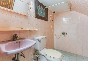 8 Bedroom Commercial Villa For Rent - BKK1, Phnom Penh thumbnail