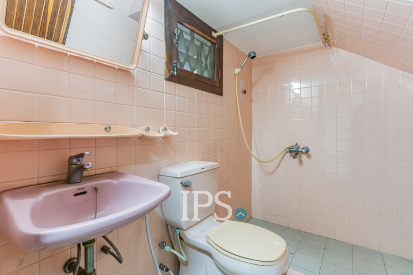 8 Bedroom Commercial Villa For Rent - BKK1, Phnom Penh