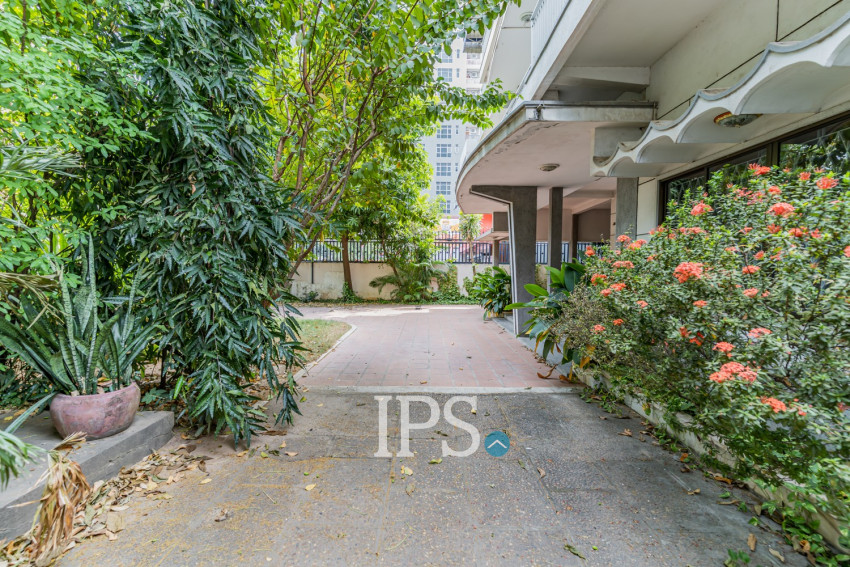 8 Bedroom Commercial Villa For Rent - BKK1, Phnom Penh