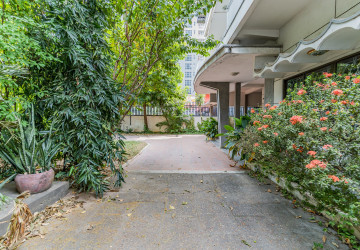 8 Bedroom Commercial Villa For Rent - BKK1, Phnom Penh thumbnail